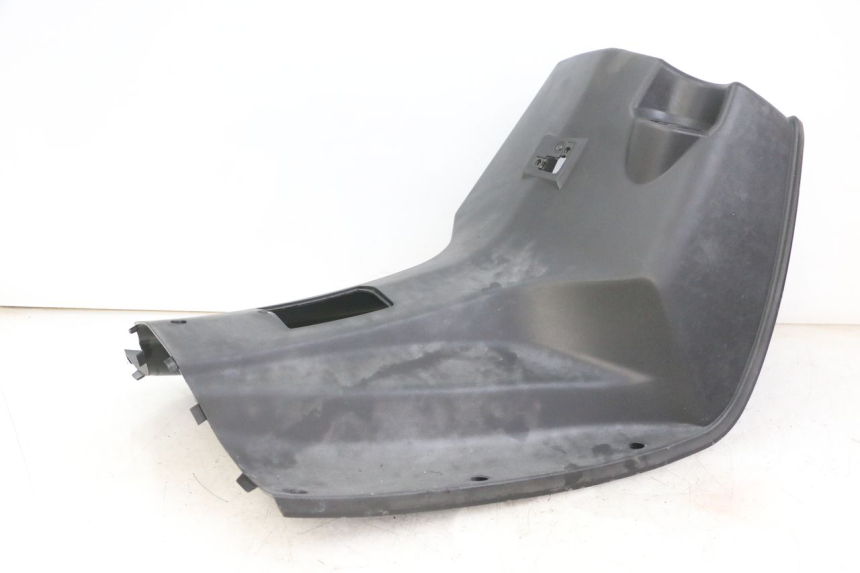 photo de INNER LEGSHIELD PEUGEOT VIVACITY 125 (2010 - 2017) - Technical close-up