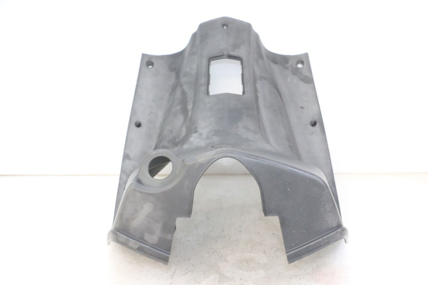 photo de INNER LEGSHIELD PEUGEOT VIVACITY 125 (2010 - 2017) - Fixing points details