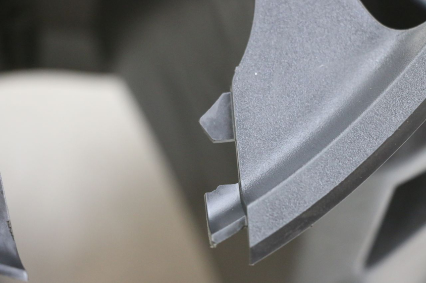 photo de INNER LEGSHIELD JM MOTORS SANTANA EVO 50 (2024 - 2026) - Zoom on usage condition