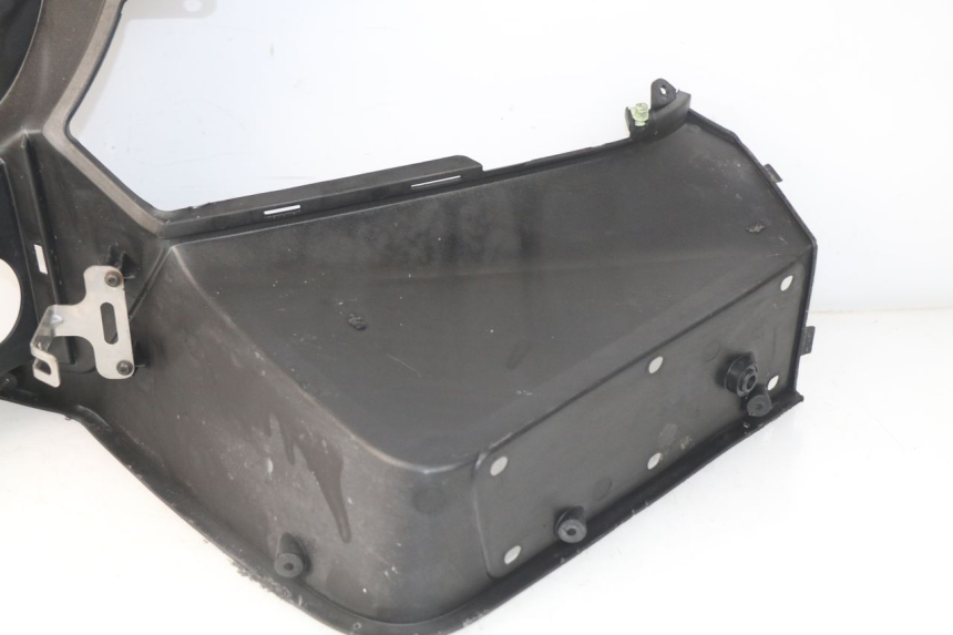 photo de INNER LEGSHIELD PEUGEOT SATELIS 500 (2007 - 2013) - Distinctive features