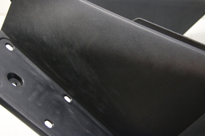 photo de INNER APRON PEUGEOT SATELIS 125 (2006 - 2009) - Detailed visual inspection