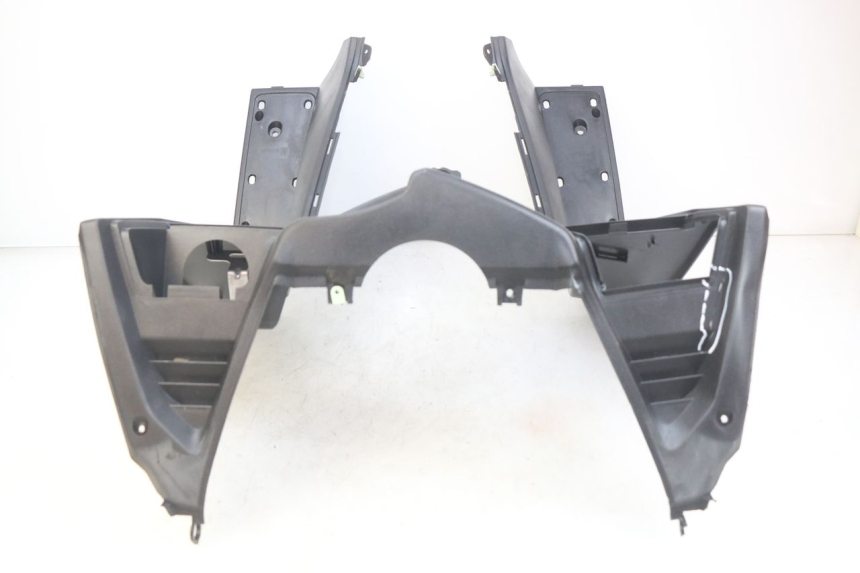 photo de INNER APRON PEUGEOT SATELIS 125 (2010 - 2012) - Detailed visual inspection