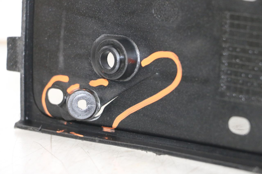 photo de INNER APRON PEUGEOT SATELIS 125 (2010 - 2012) - Additional view of the item