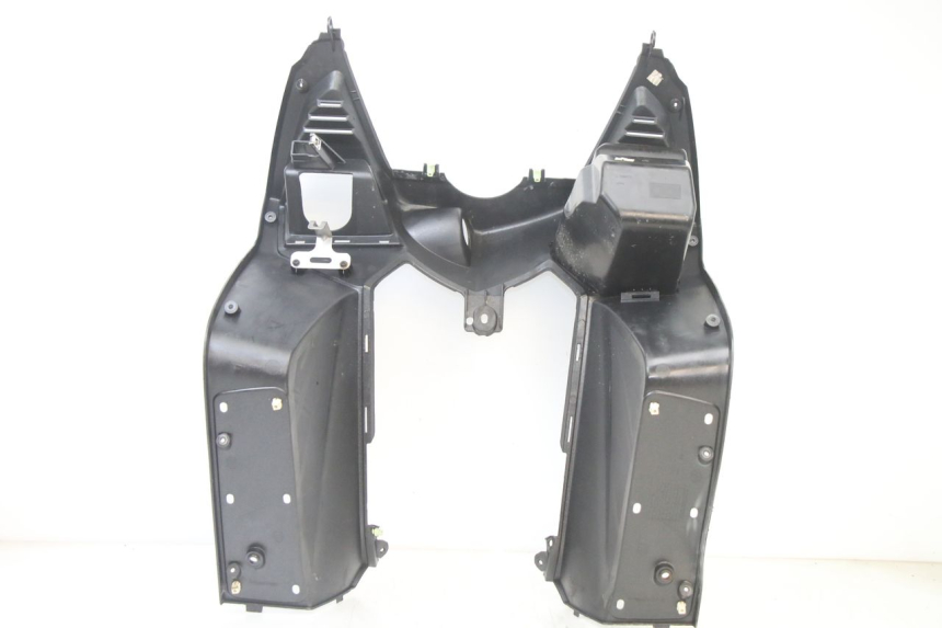 photo de INNER LEGSHIELD PEUGEOT SATELIS 125 (2013 - 2018) - Surface and material condition