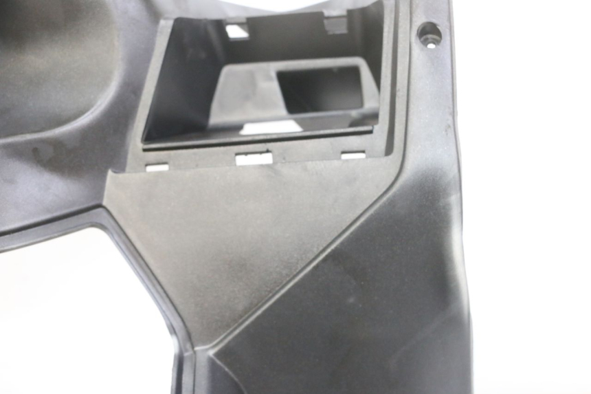 photo de INNER LEGSHIELD PEUGEOT SATELIS 125 (2013 - 2018) - Zoom on usage condition