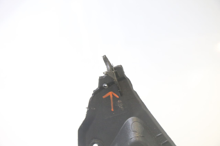 photo de INNER LEGSHIELD PEUGEOT SATELIS 125 (2013 - 2018) - Surface and material condition