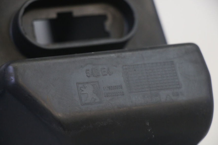 photo de INNER LEGSHIELD PEUGEOT SATELIS 125 (2013 - 2018) - Markings and original references