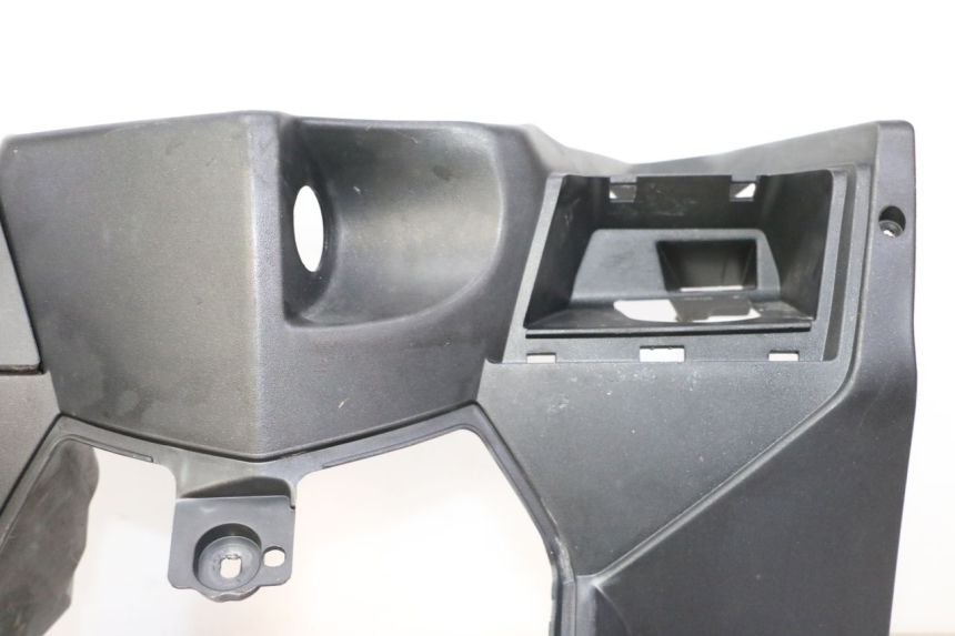 photo de INNER LEGSHIELD PEUGEOT SATELIS 125 (2013 - 2018) - Focus on structure