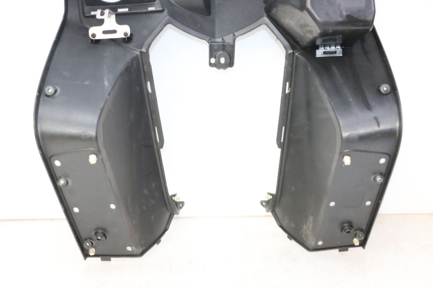 photo de INNER LEGSHIELD PEUGEOT SATELIS 125 (2013 - 2018) - Alternative perspective