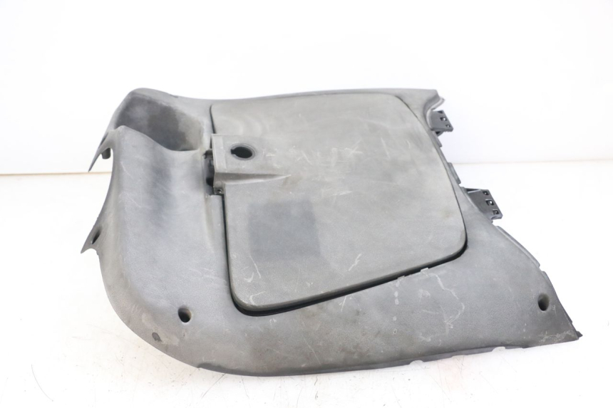 photo de INNER LEGSHIELD APRILIA SCARABEO GT 125 (1999 - 2007) - Fixing points details