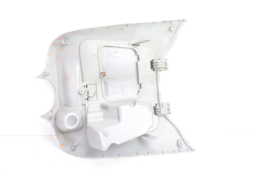 photo de INNER LEGSHIELD APRILIA SCARABEO GT 125 (1999 - 2007) - Markings and original references