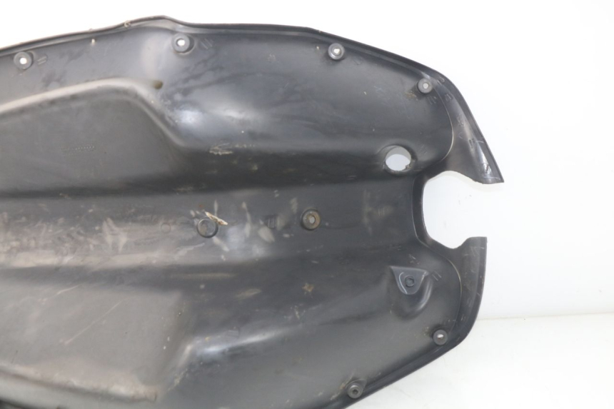 photo de INNER FAIRING HONDA SCV LEAD 100 (2003 - 2007) - Zoom on usage condition