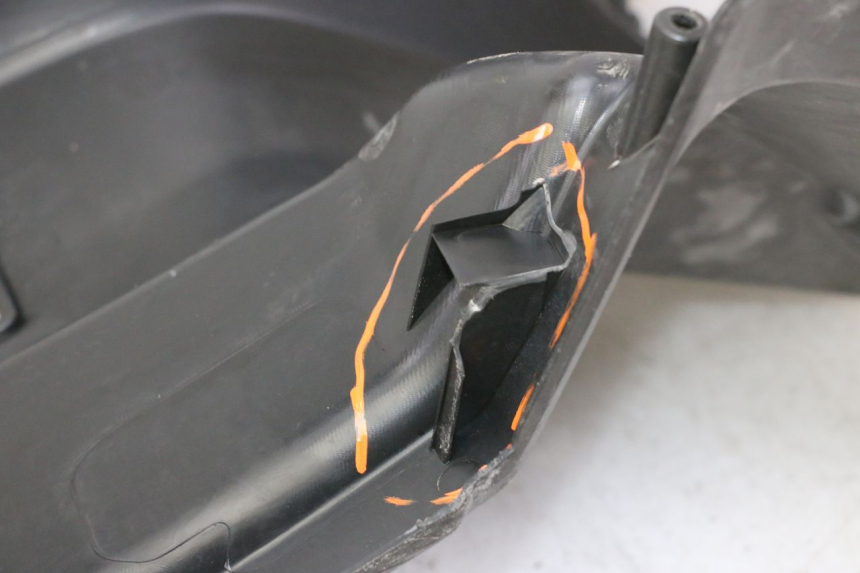 photo de INNER APRON PEUGEOT SPEEDFIGHT 3 AIR 50 (2009 - 2015) - Zoom on usage condition