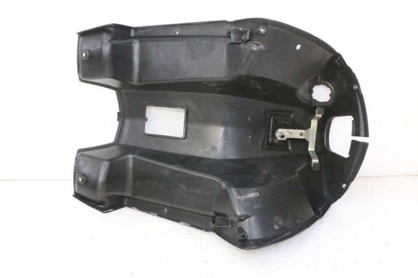 photo de INNER APRON PEUGEOT SPEEDFIGHT 3 AIR 50 (2009 - 2015) - Fixing points details