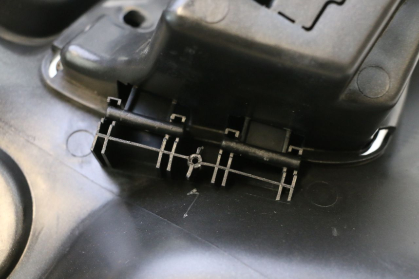 photo de INNER LEGSHIELD APRILIA SR MOTARD 50 (2012 - 2018) - Markings and original references