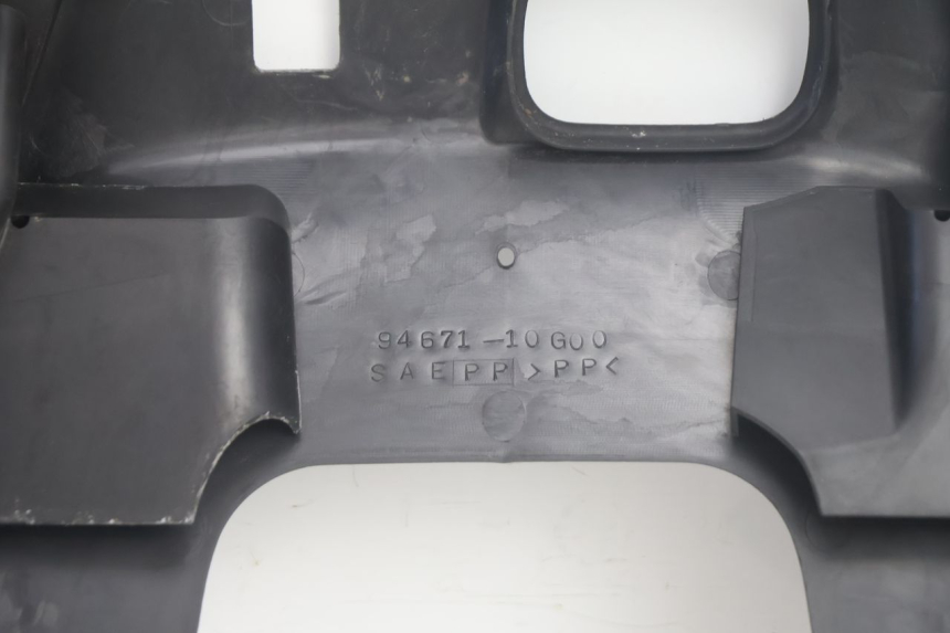 photo de INNER LEGSHIELD UPPER SUZUKI BURGMAN EXECUTIVE ABS 650 (2006 - 2012) - Additional view of the item