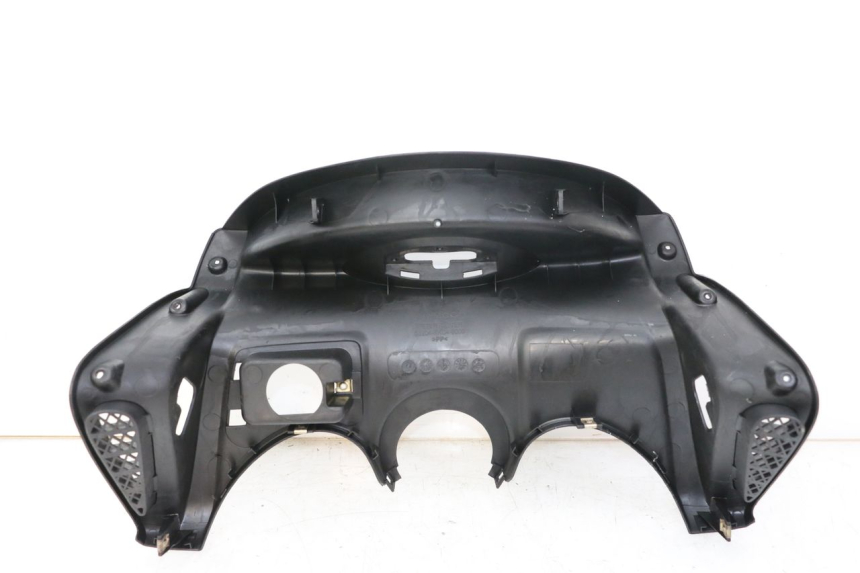 photo de INNER LEGSHIELD UPPER KYMCO GRAND DINK 125 (2008 - 2014) - Zoom on usage condition