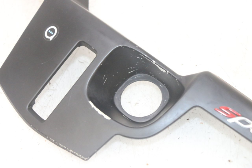 photo de INNER LEGSHIELD UPPER PIAGGIO MP3 HPE 300 (2019 - 2026) - Fixing points details