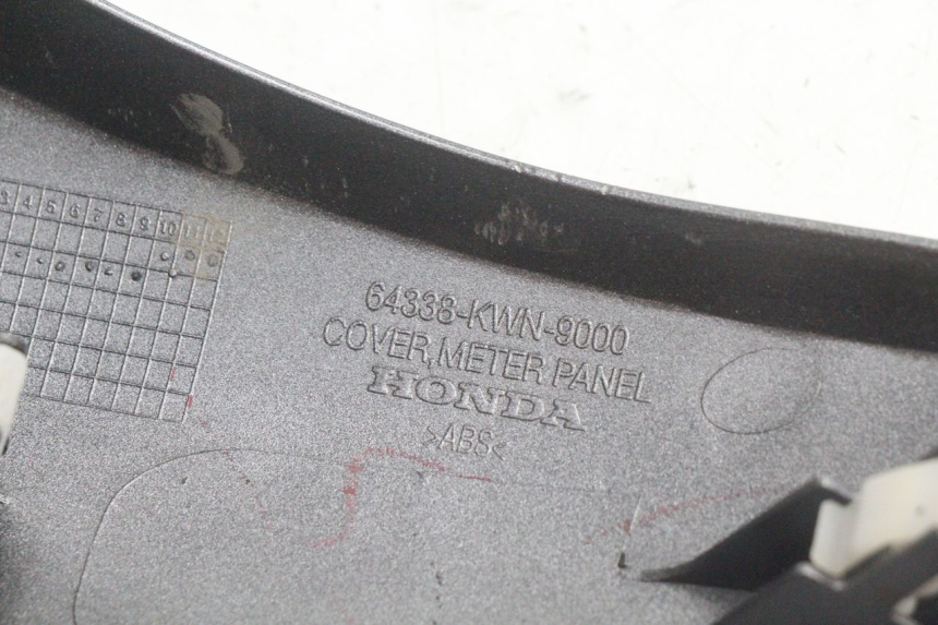 photo de INNER LEGSHIELD UPPER HONDA PCX (JF28) 125 (2009 - 2011) - Fixing points details
