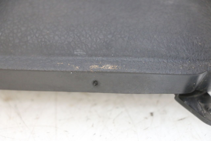 photo de INNER LEGSHIELD UPPER YAMAHA X-MAX XMAX 125 (2010 - 2013) - Surface and material condition