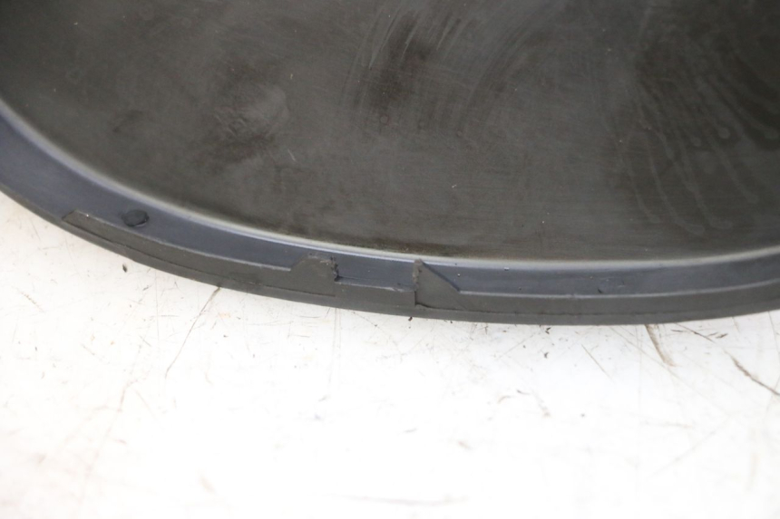 photo de INNER LEGSHIELD UPPER YAMAHA YP MAJESTY 125 (2007 - 2010) - Zoom on usage condition