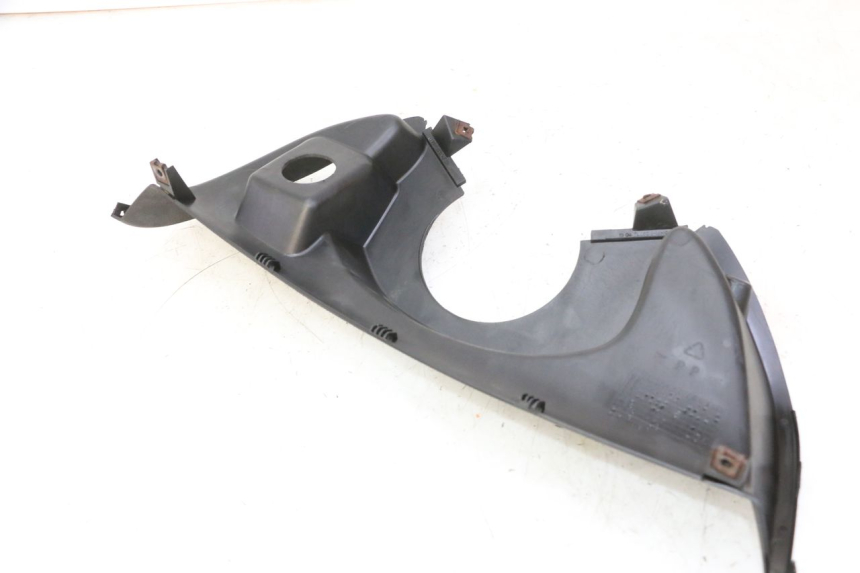 photo de INNER LEGSHIELD UPPER YAMAHA YP MAJESTY 125 (2007 - 2010) - Alternative perspective