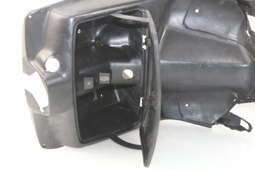 photo de INNER LEGSHIELD PEUGEOT SV 80 (1993 - 1997) - Distinctive features