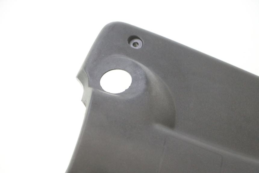 photo de INNER LEGSHIELD PEUGEOT TREKKER 50 (1995 - 2004) - Focus on structure