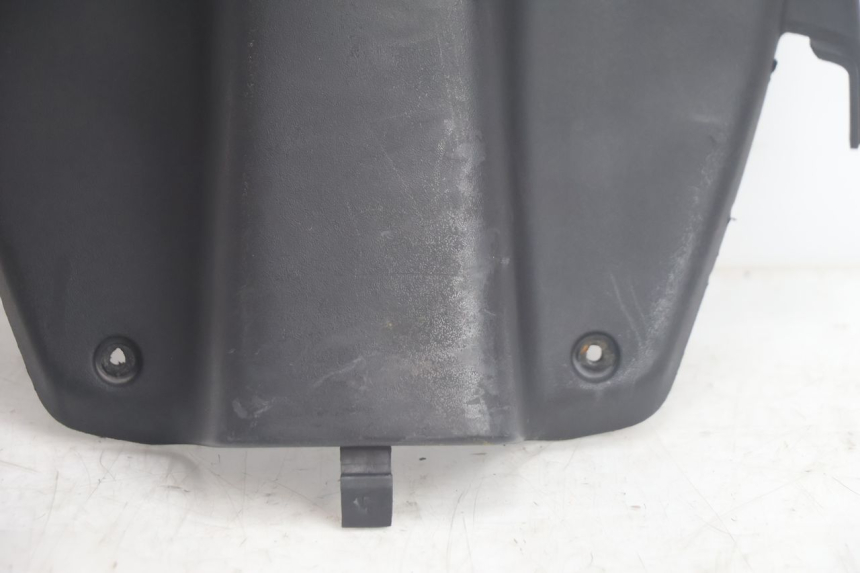 photo de INNER LEGSHIELD PEUGEOT TREKKER 50 (1995 - 2004) - Fixing points details