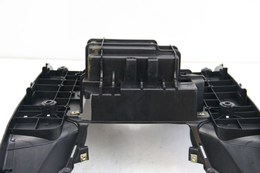 photo de INNER FAIRING PEUGEOT TWEET 4T 50 (2010 - 2014) - Zoom on usage condition