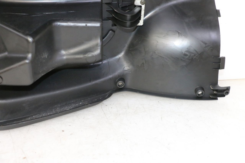 photo de INNER LEGSHIELD PEUGEOT TWEET PRO CARGO 50 (2018 - 2022) - Zoom on usage condition