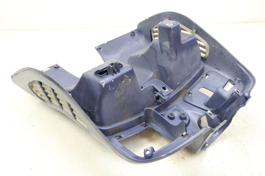 photo de INNER LEGSHIELD PIAGGIO VESPA GRANTURISMO 125 (2003 - 2007) - Fixing points details