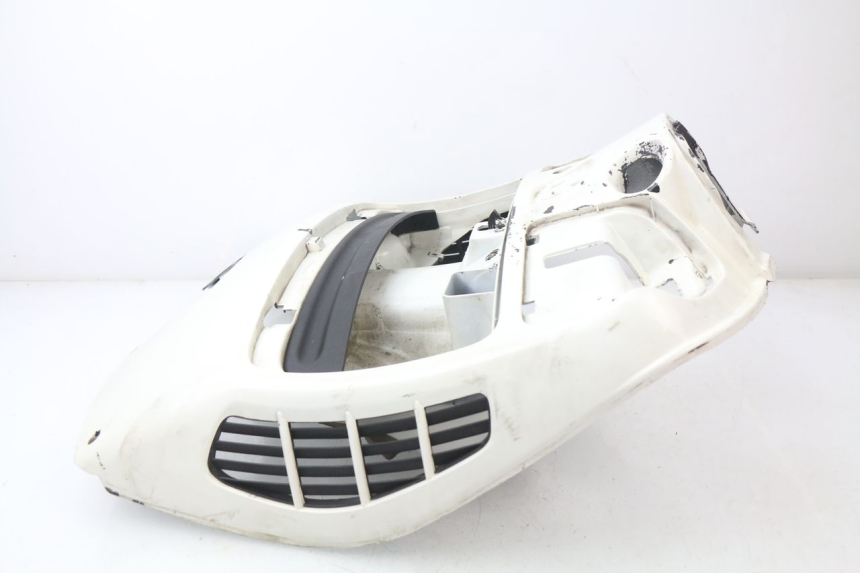 photo de INNER LEGSHIELD PIAGGIO VESPA GTS SUPER IE 125 (2009 - 2016) - Fixing points details