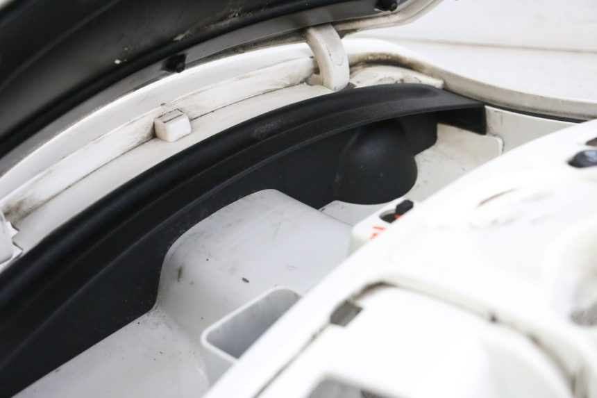 photo de INNER LEGSHIELD PIAGGIO VESPA GTS SUPER IE 125 (2009 - 2016) - High-resolution close-up