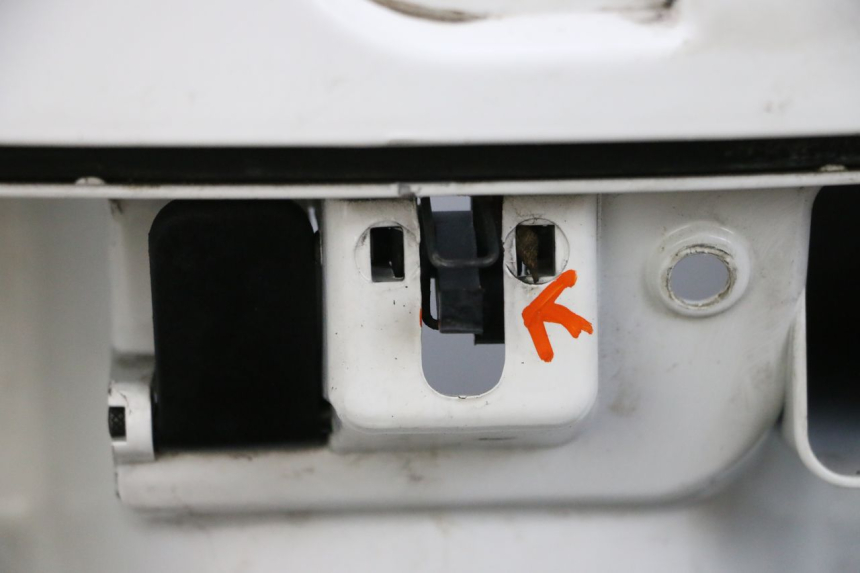 photo de INNER LEGSHIELD PIAGGIO VESPA GTS SUPER IE 125 (2009 - 2016) - Focus on structure