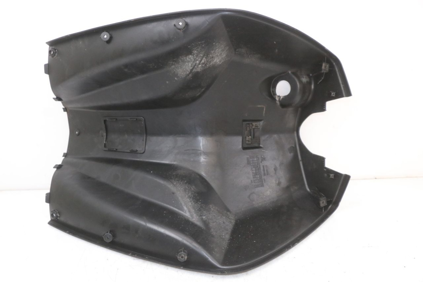 photo de INNER APRON PEUGEOT VIVACITY NEW 4T 50 (2008 - 2017) - Fixing points details