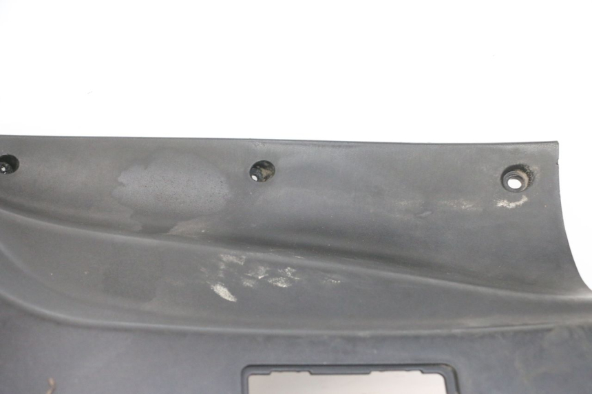 photo de INNER APRON PEUGEOT VIVACITY NEW 4T 50 (2008 - 2017) - Fixing points details