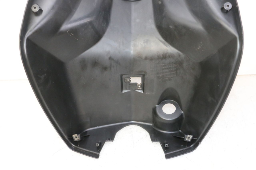 photo de INNER APRON PEUGEOT VIVACITY NEW 4T 50 (2008 - 2017) - Zoom on usage condition