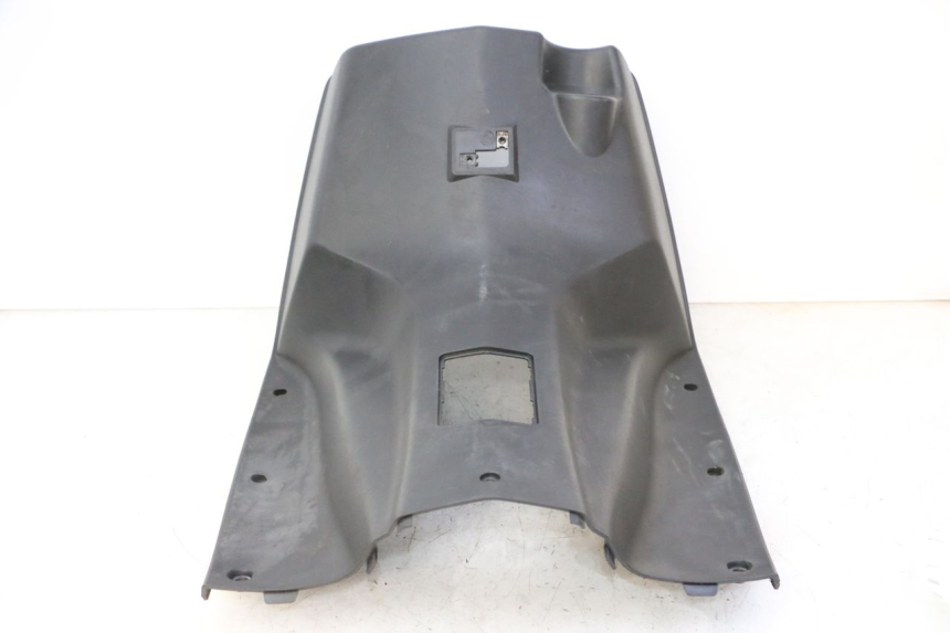 photo de INNER APRON PEUGEOT VIVACITY NEW 4T 50 (2008 - 2017) - Fixing points details