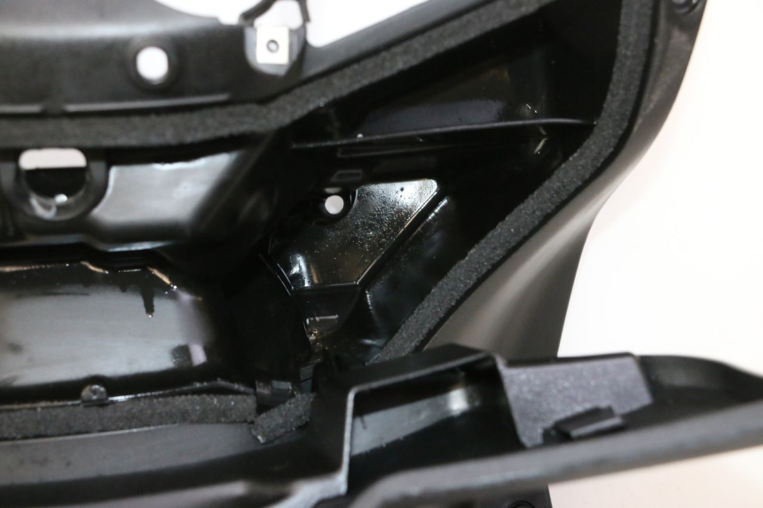 photo de INNER FAIRING YAMAHA X-MAX XMAX 125 (2010 - 2013) - Fixing points details