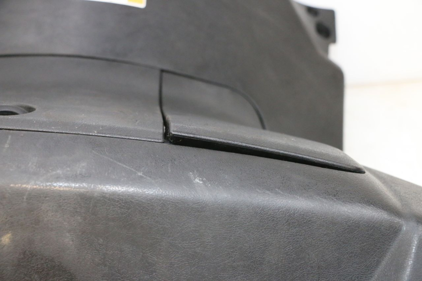 photo de INNER APRON YAMAHA XMAX X-MAX 125 (2006 - 2009) - Fixing points details