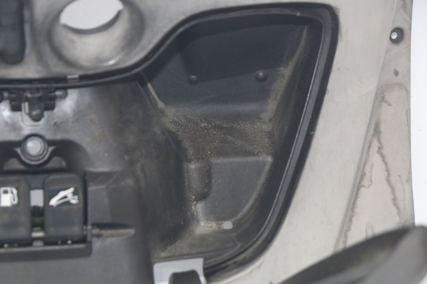 photo de INNER APRON PIAGGIO X9 EVOLUTION 250 (2003 - 2007) - Detailed visual inspection