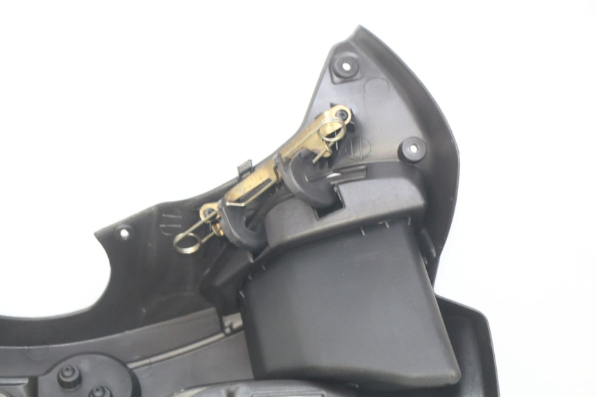 photo de INNER APRON PIAGGIO X9 125 (2000 - 2003) - Fixing points details