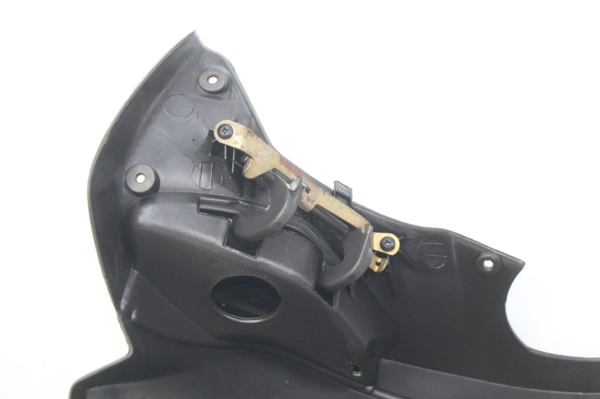 photo de INNER APRON PIAGGIO X9 125 (2000 - 2003) - Surface and material condition