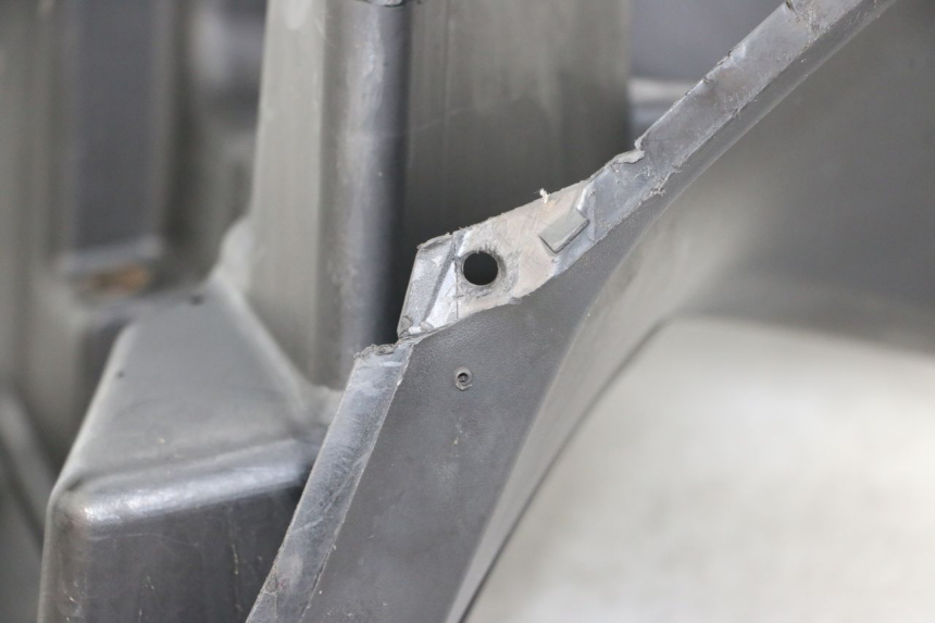 photo de INNER LEGSHIELD YAMAHA X-MAX XMAX ABS 250 (2010 - 2014) - Technical close-up