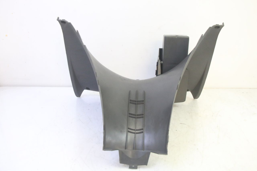 photo de INNER LEGSHIELD YAMAHA YP MAJESTY 125 (2002 - 2006) - Fixing points details