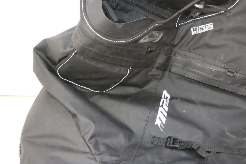 photo de LEG COVER PIAGGIO MP3 HPE 310 (2024 - 2025) - High-resolution close-up