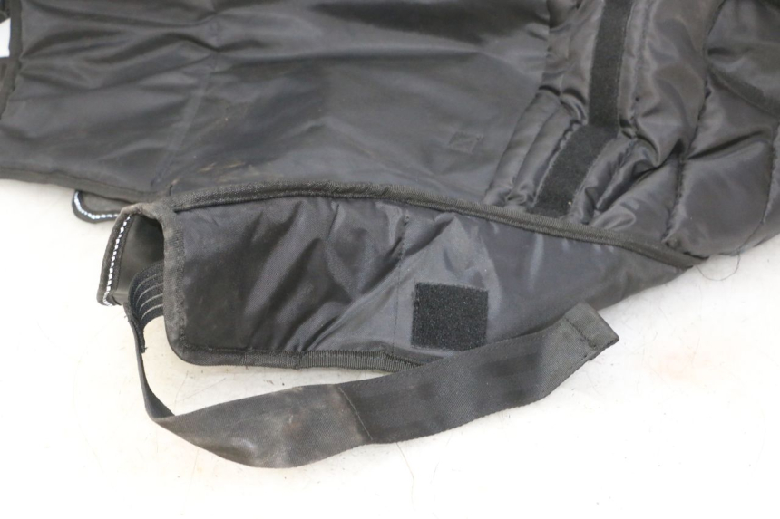 photo de LEG COVER PIAGGIO MP3 HPE 310 (2024 - 2025) - Fixing points details