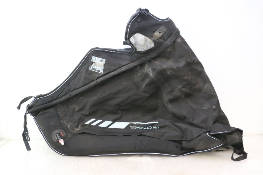photo de LEG COVER PIAGGIO MP3 HPE 530 (2022 - 2026) - Technical close-up