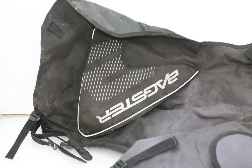 photo de LEG COVER PIAGGIO XEVO - X EVO 125 (2007 - 2017) - Alternative angle